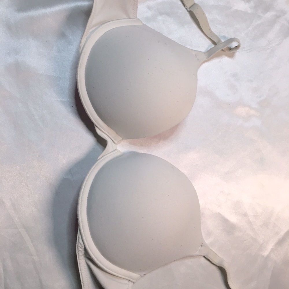 PINK Victoria’s Secret bra 32D color white